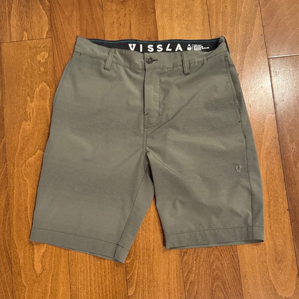 VISSLA Men's Olive Flat Front Shorts size 28